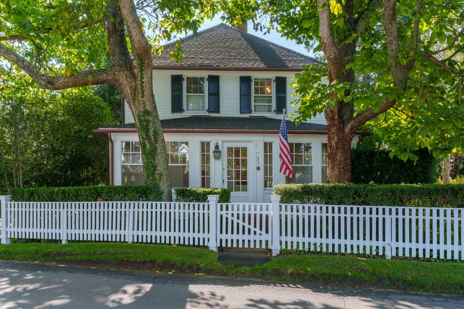 53 Peases Point Way North