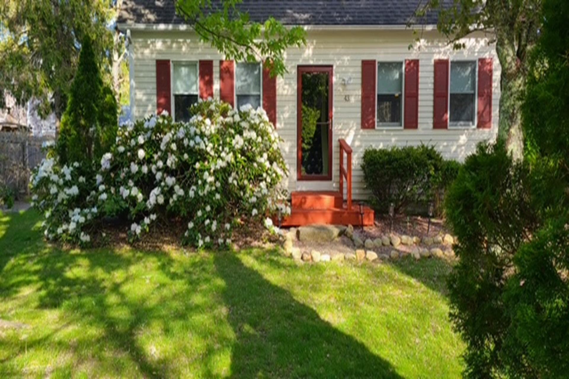 House on 43 Twelfth Street North in Edgartown