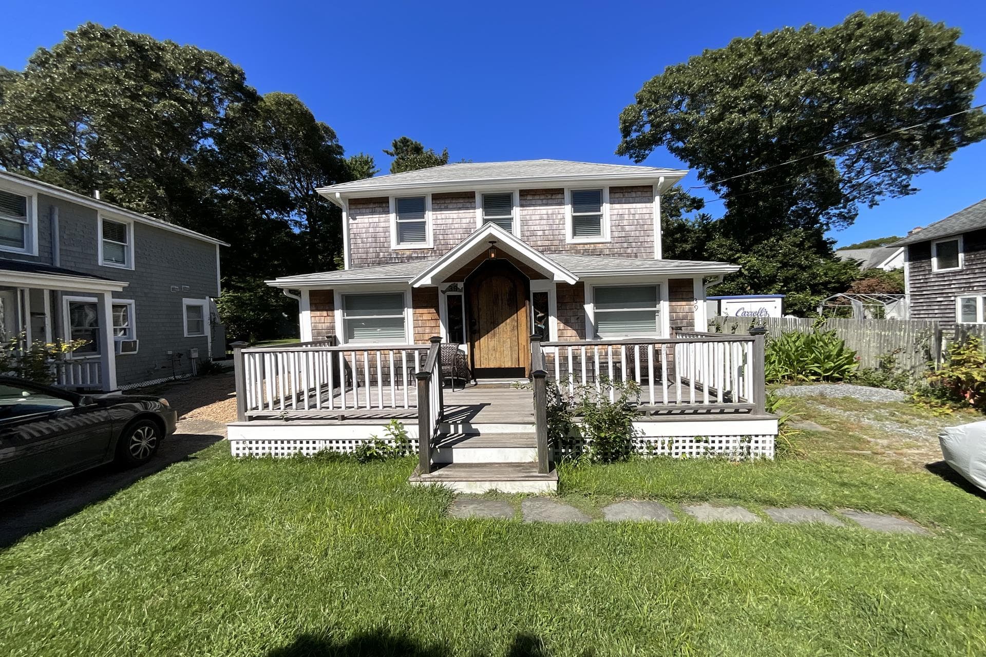 Cottage on 39 School St in Oak Bluffs