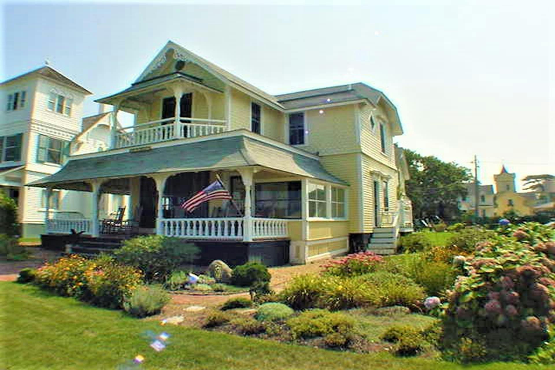 House on 89 Ocean Avenue in Oak Bluffs